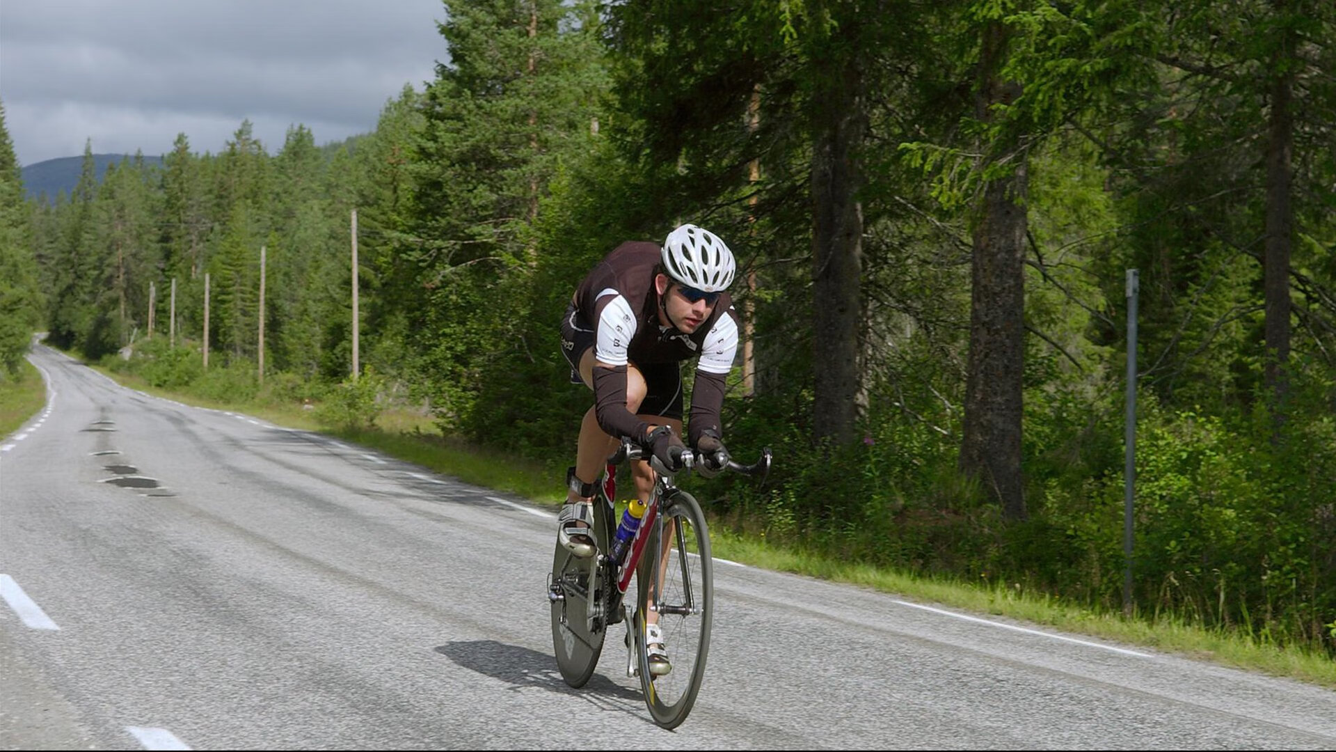 《电竞产业深度调研：投资与发展前景分析》，电竞产业发展的研究现状