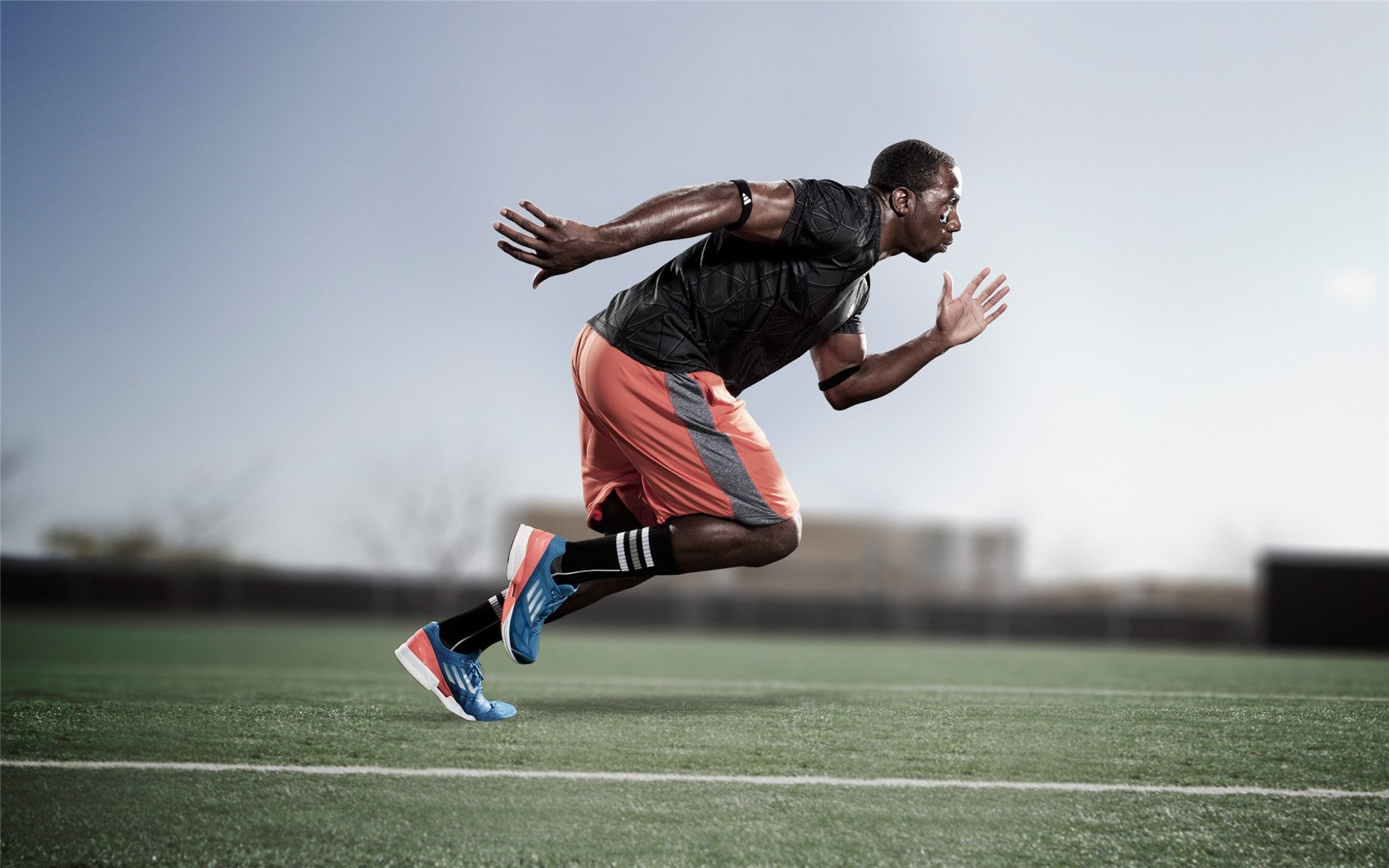 最受关注：王强表现抢眼，荣获本场最佳球员称号！，足球运动员王强